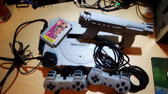 Picture of TELEGAMESTATION SG2001 FAMICLONE PAL CONSOLE WITH GAMEPADS AND PLASTIC GUN