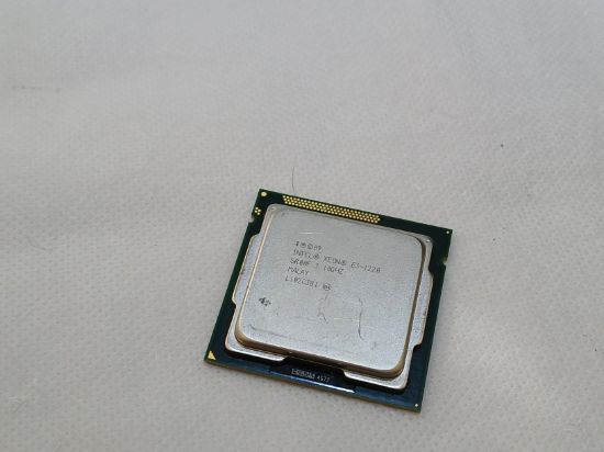 Picture of ✔️ INTEL XEON E3-1220 @ 3.10 GHz LGA1155 SR00F - UK SELLER