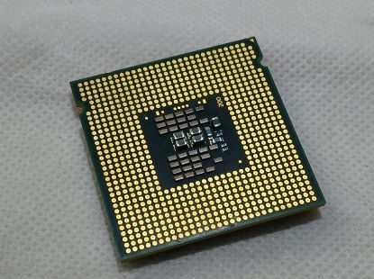 Picture of ✔️ INTEL CORE 2 QUAD Q8200 @ 2.33GHz LGA775 SLB5M SLG9S - UK SELLER 