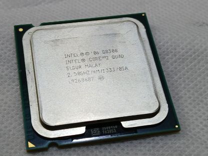 Picture of ✔️ INTEL CORE 2 QUAD Q8300 @ 2.5GHz LGA775 SLB5W SLGUR - UK SELLER 