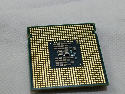 Picture of ✔️ INTEL CORE 2 QUAD Q8300 @ 2.5GHz LGA775 SLB5W SLGUR - UK SELLER 