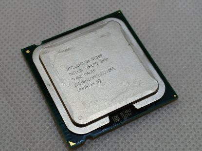 Picture of ✔️ INTEL CORE 2 QUAD Q9300 @ 2.5GHz LGA775 SLAMX SLAWE - UK SELLER