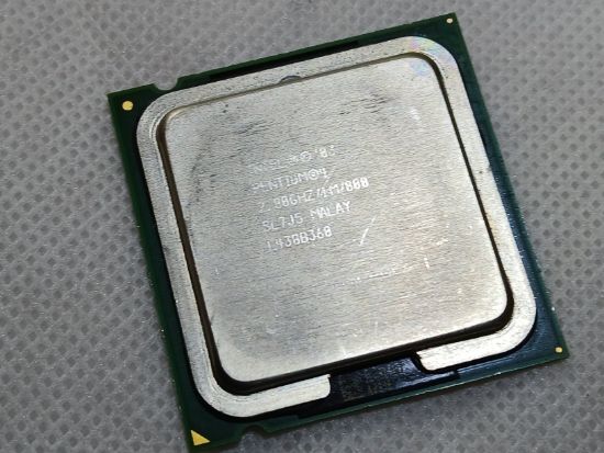 Picture of ✔️ INTEL PENTIUM 4 520 @ 2.80GHz 2.8-1-800 LGA775 - UK SELLER 