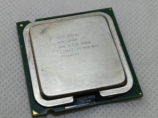 Picture of ✔️ INTEL PENTIUM 4 640 @ 3.20GHz LGA775 SL7Z8 SL8Q6 - UK SELLER