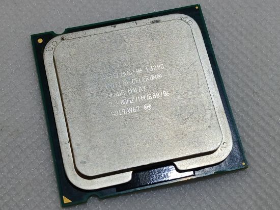 Picture of ✔️ INTEL CELERON DUAL CORE E3200 @ 2.40GHz LGA775 SLGU5 - UK SELLER