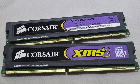 Picture of DDR2 2x1GB Corsair CM2X1024-6400 DDR2-800 PC2-6400 2GB Memory Kit
